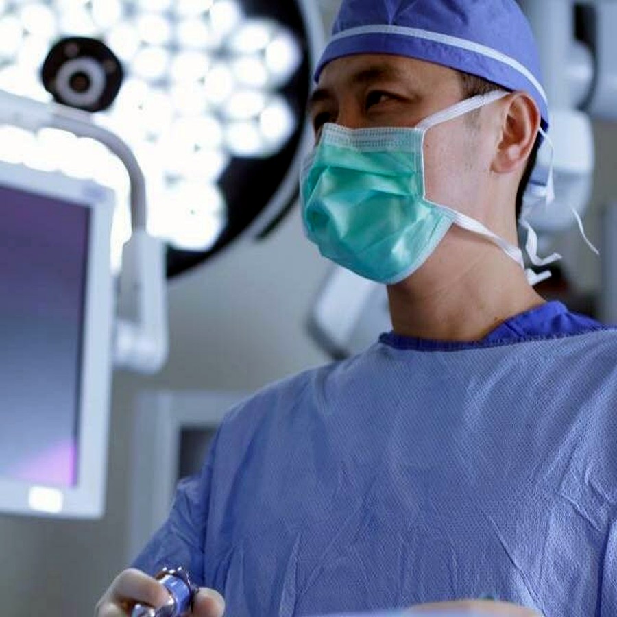 Dr. Sung Won in surgery